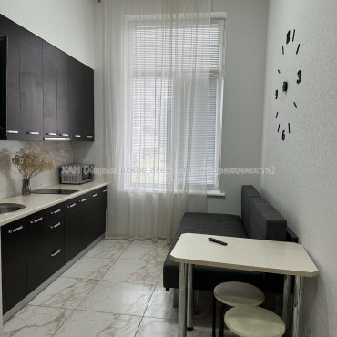 Продам квартиру, Деревянко ул. , 1 кім., 17 м², капитальный ремонт 