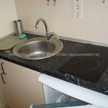 Продам квартиру, Мирослава Мисли ул. , 1  ком., 16 м², капитальный ремонт 