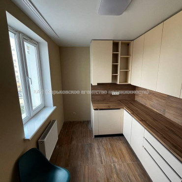 Продам квартиру, Льва Ландау просп. , 2 кім., 54 м², капитальный ремонт 