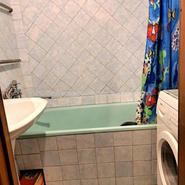 Продам квартиру, Гвардейцев Широнинцев ул. , 2 кім., 53.50 м², капитальный ремонт 