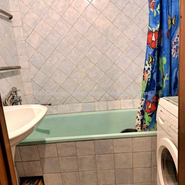 Продам квартиру, Гвардейцев Широнинцев ул. , 2 кім., 53.50 м², косметический ремонт 