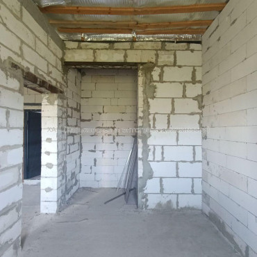 Продам квартиру, Гвардейцев Широнинцев ул. , 1  ком., 30 м², без внутренних работ 
