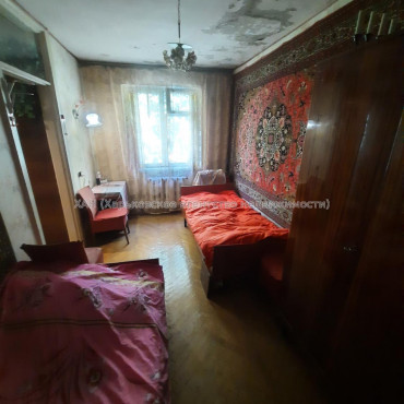 Продам квартиру, Индустриальный просп. , 2 кім., 45 м², советский ремонт 