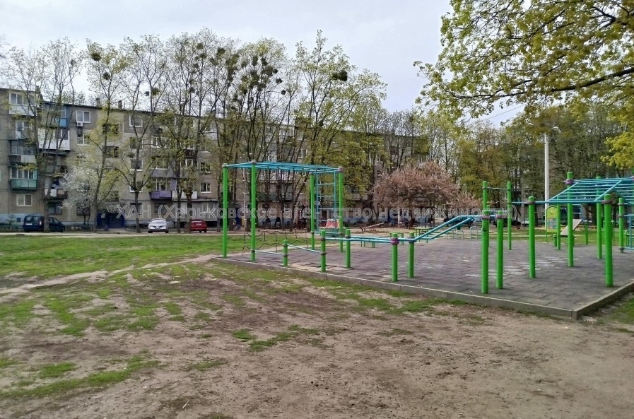 Продам квартиру, Харьковских Дивизий ул. , 1 кім., 18 м², косметический ремонт 
