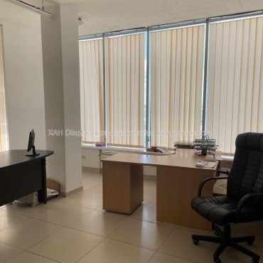 Здам нежитлову нерухомість, офис в офисном центре , 3 кім., 135 м², евроремонт 