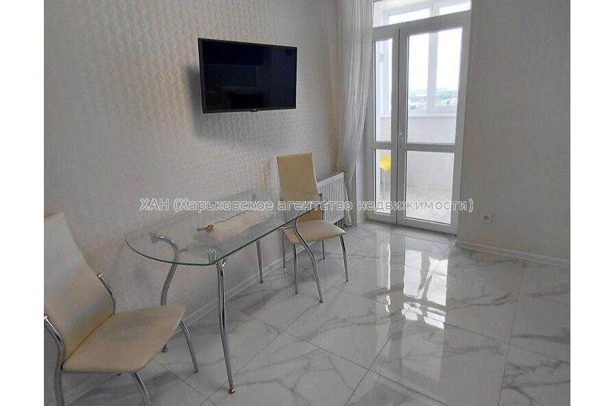 Продам квартиру, Героев Харькова просп. , 1 кім., 44 м², евроремонт 