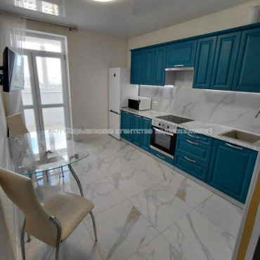 Продам квартиру, Героев Харькова просп. , 1 кім., 44 м², евроремонт 