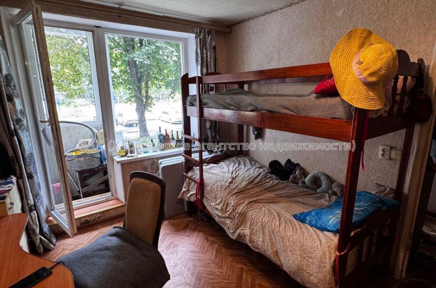 Продам квартиру, Тракторостроителей просп. , 1 кім., 26.20 м², косметический ремонт 
