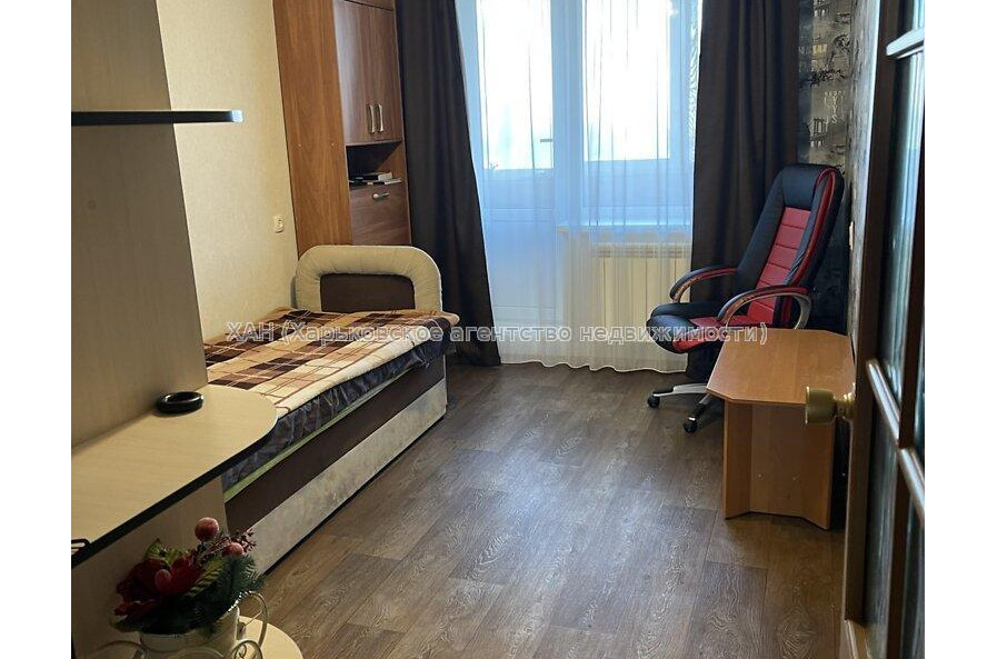 Продам квартиру, Профессора Атамановского ул. , 3 кім., 72 м², капитальный ремонт 