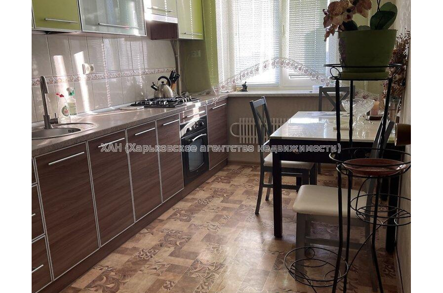 Продам квартиру, Профессора Атамановского ул. , 3 кім., 72 м², капитальный ремонт 
