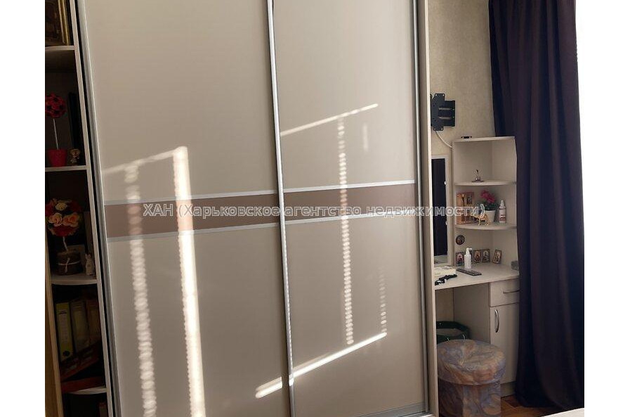 Продам квартиру, Профессора Атамановского ул. , 3 кім., 72 м², капитальный ремонт 