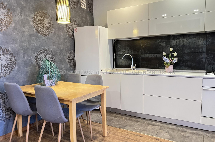 Продам квартиру, Соборности Украины ул. , 228А , 3  ком., 60 м², капитальный ремонт 