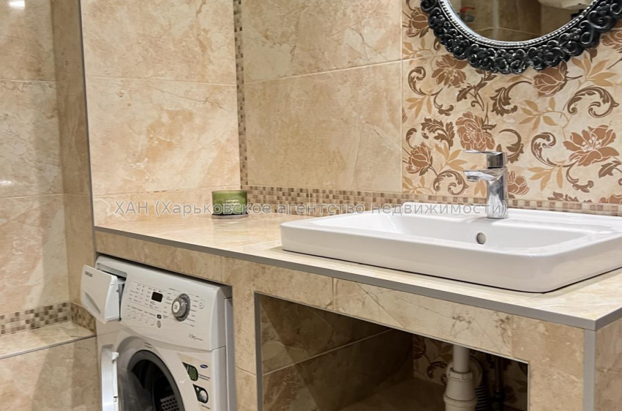 Продам квартиру, Соборности Украины ул. , 228А , 3  ком., 60 м², капитальный ремонт 