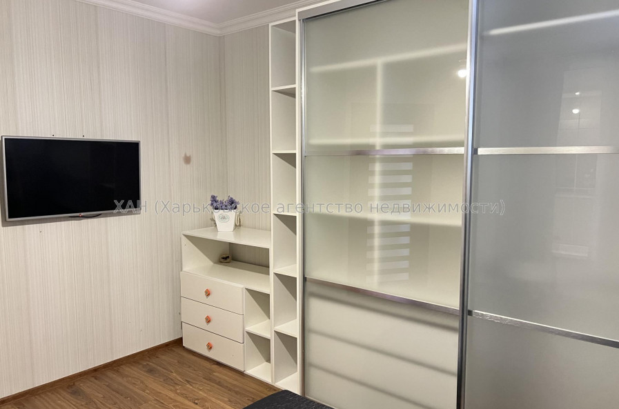 Продам квартиру, Соборности Украины ул. , 228А , 3  ком., 60 м², капитальный ремонт 