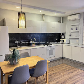 Продам квартиру, Соборности Украины ул. , 228А , 2 кім., 60 м², капитальный ремонт