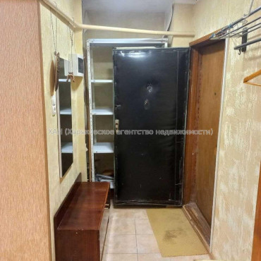 Продам квартиру, Валентиновская ул. , 1  ком., 32 м², косметический ремонт 