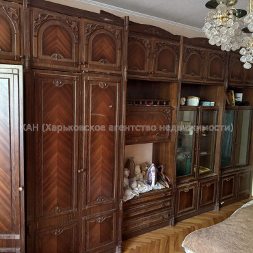 Продам квартиру, Людвига Свободы просп. , 3 кім., 71 м², советский ремонт 