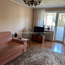 Продам квартиру, Глобинская ул. , 3 кім., 77.80 м², косметический ремонт