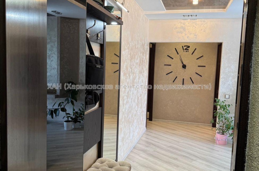 Продам квартиру, Амосова ул. , 3  ком., 68 м², авторский дизайн 