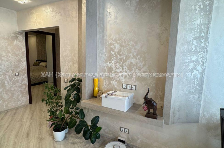 Продам квартиру, Амосова ул. , 3  ком., 68 м², авторский дизайн 