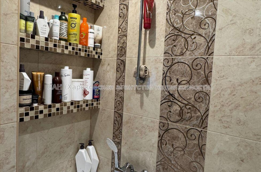 Продам квартиру, Амосова ул. , 3  ком., 68 м², авторский дизайн 