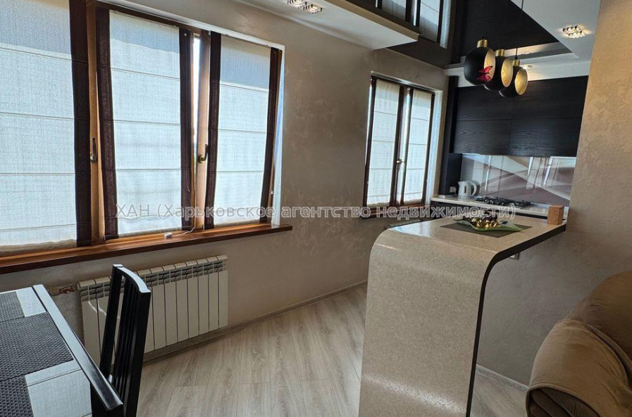 Продам квартиру, Амосова ул. , 3  ком., 68 м², авторский дизайн 