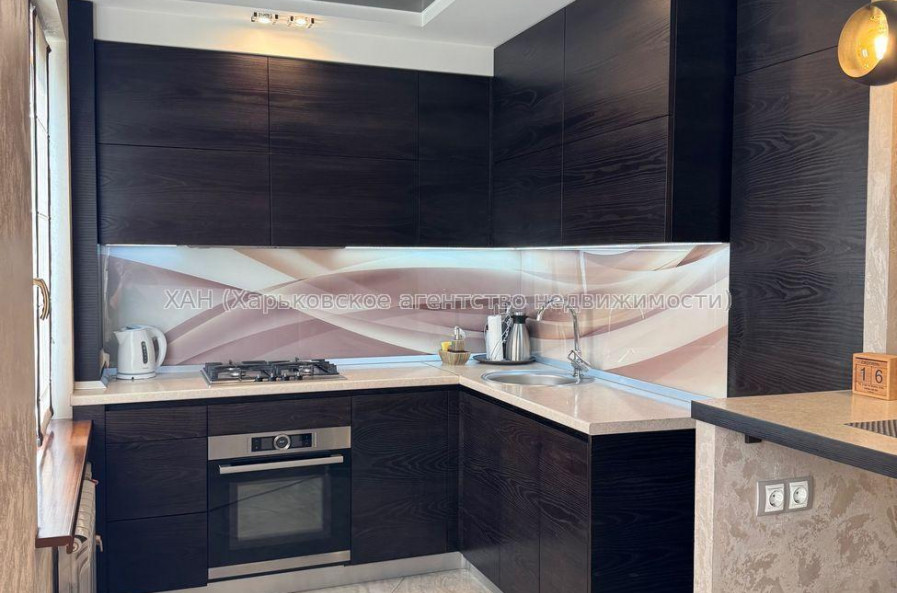 Продам квартиру, Амосова ул. , 3  ком., 68 м², авторский дизайн 