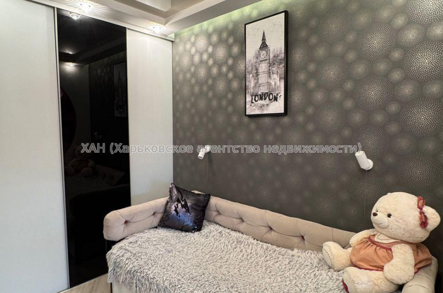 Продам квартиру, Амосова ул. , 3  ком., 68 м², авторский дизайн 