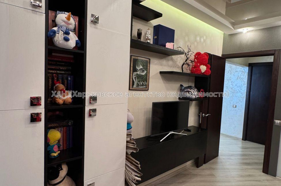 Продам квартиру, Амосова ул. , 3  ком., 68 м², авторский дизайн 