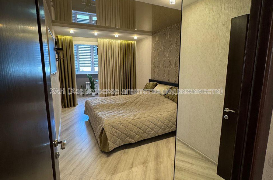 Продам квартиру, Амосова ул. , 3  ком., 68 м², авторский дизайн 
