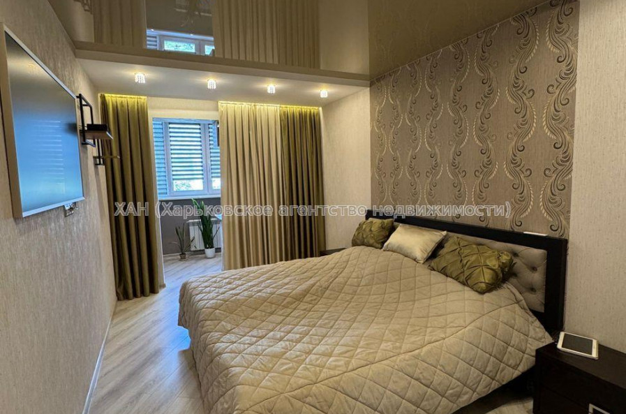 Продам квартиру, Амосова ул. , 3  ком., 68 м², авторский дизайн 
