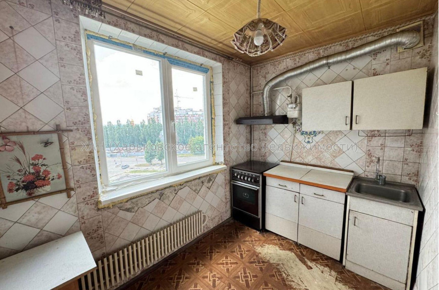Продам квартиру, Леся Сердюка ул. , 3 кім., 64.90 м², советский ремонт 
