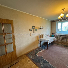 Продам квартиру, Леся Сердюка ул. , 3 кім., 64.90 м², советский ремонт