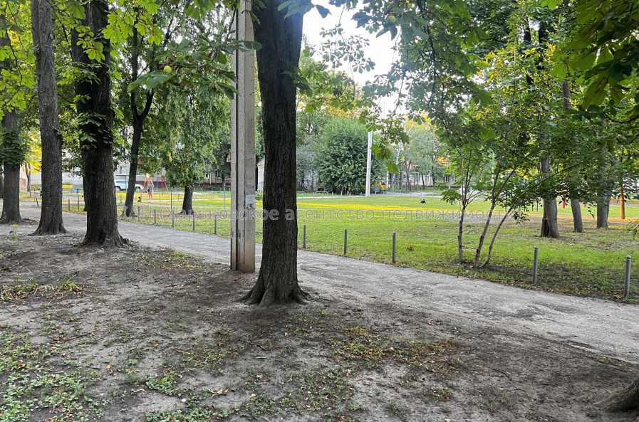 Продам квартиру, Архитектора Алёшина просп. , 22 , 3 кім., 56 м², косметический ремонт 