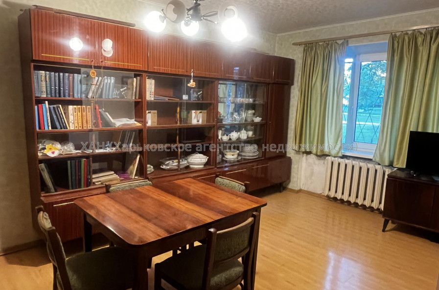Продам квартиру, Архитектора Алёшина просп. , 22 , 3 кім., 56 м², косметический ремонт 