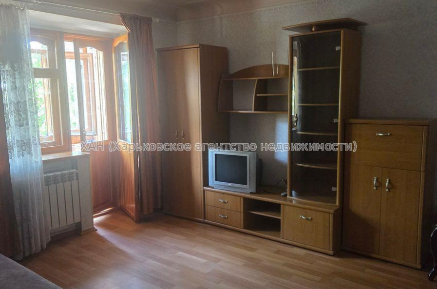 Продам квартиру, 23 Августа ул. , 1 кім., 33 м², косметический ремонт 
