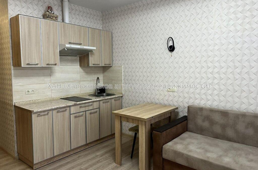 Продам квартиру, Ковалевская ул. , 1 кім., 23.40 м², капитальный ремонт 