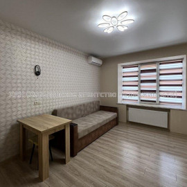 Продам квартиру, Ковалевская ул. , 1 кім., 23.40 м², капитальный ремонт