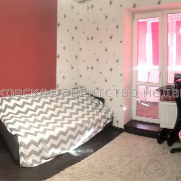 Продам квартиру, Роганская ул. , 2  ком., 65 м², евроремонт 