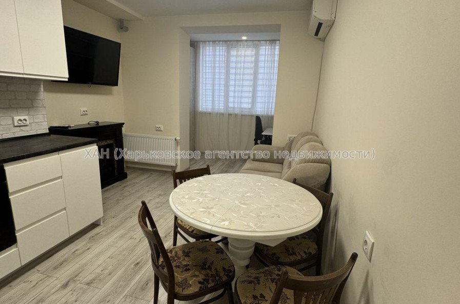 Продам квартиру, Ньютона ул. , 1 кім., 45 м², евроремонт 