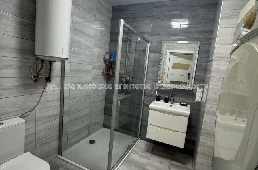 Продам квартиру, Ньютона ул. , 1 кім., 45 м², евроремонт 