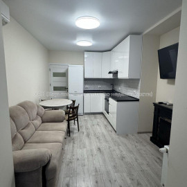 Продам квартиру, Ньютона ул. , 1 кім., 45 м², евроремонт
