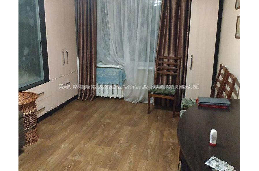 Продам квартиру, Каденюка ул. , 3 кім., 51.70 м², косметический ремонт 
