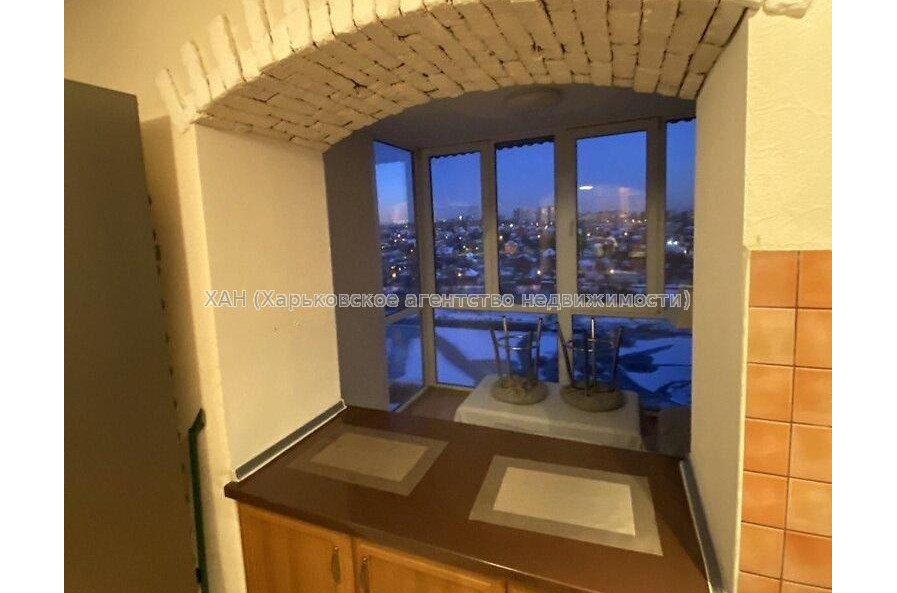 Продам квартиру, Алексеевская ул. , 4  ком., 85 м², капитальный ремонт 