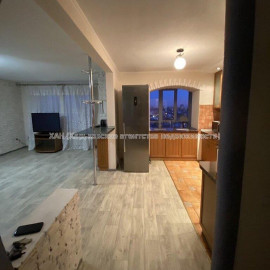 Продам квартиру, Алексеевская ул. , 4  ком., 85 м², капитальный ремонт