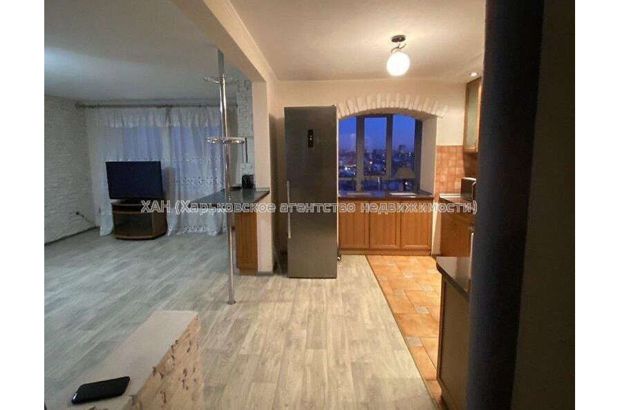 Продам квартиру, Алексеевская ул. , 4  ком., 85 м², капитальный ремонт 