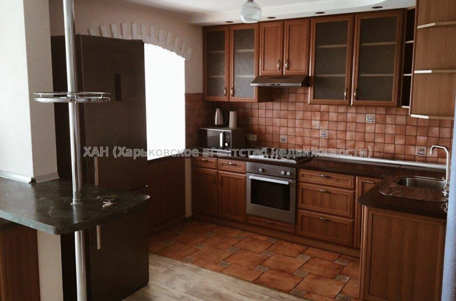 Продам квартиру, Алексеевская ул. , 4  ком., 85 м², капитальный ремонт 