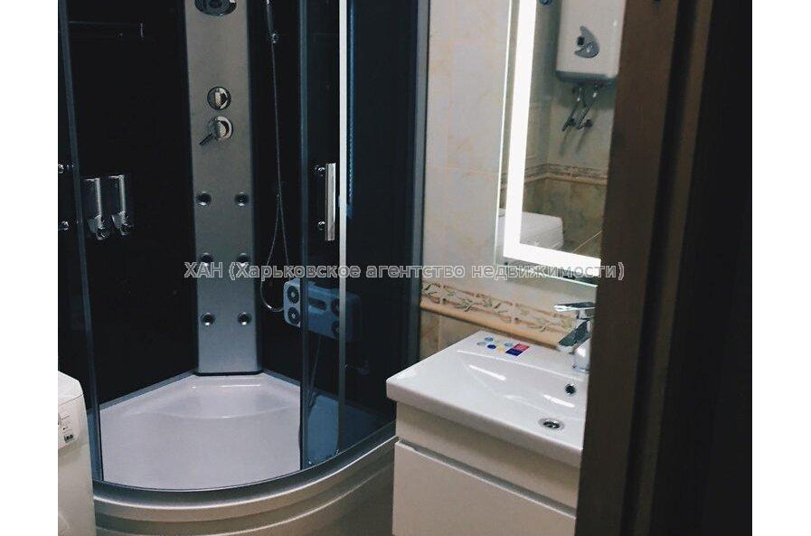 Продам квартиру, Алексеевская ул. , 4  ком., 85 м², капитальный ремонт 