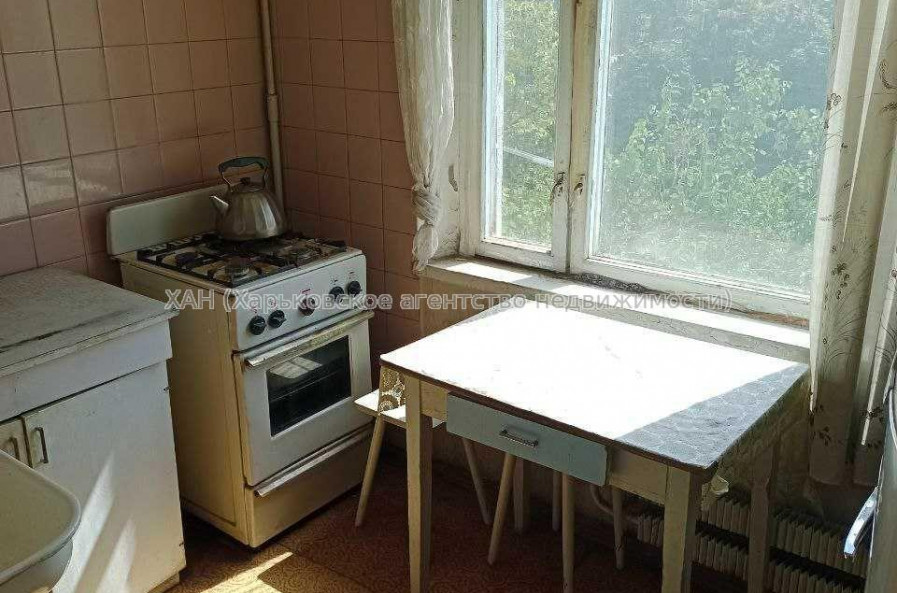 Продам квартиру, Защитников Неба ул. , 2  ком., 45.50 м², советский ремонт 
