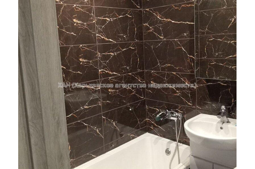 Продам квартиру, Тракторостроителей просп. , 3 кім., 63 м², капитальный ремонт 
